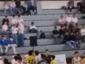 Ini Pemicu Ricuh Kompetisi Basket Piala Wali Kota Surabaya Ini Pemicu Ricuh Kompetisi Basket Piala Wali Kota Surabaya