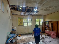 Ruang Kelas Rusak 3 Tahun, Siswa SD Negeri di Jembrana Belajar Bergantian