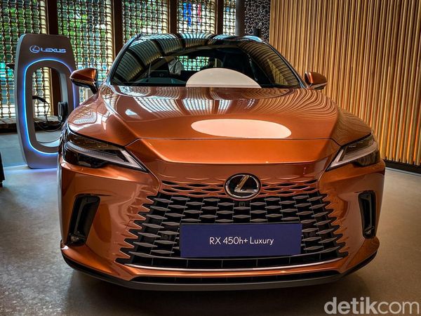 Potret Lexus RX Terbaru yang Bikin 1.000 Orang Indonesia Antre!