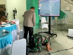 Momen Danrem Jambi Sujud Syukur saat Rombongan Kapolda Jambi Dievakuasi