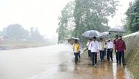 Momen Jokowi Cek Normalisasi Ciliwung, Langsung Putuskan Lanjut Lagi