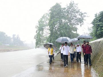 Momen Jokowi Cek Normalisasi Ciliwung, Langsung Putuskan Lanjut Lagi