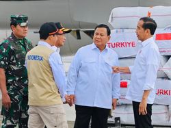Prabowo Dampingi Jokowi Lepas Bantuan Kemanusiaan Gempa Turki dan Suriah