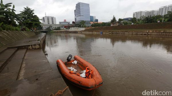 Hampir Rampung, Begini Penampakan Normalisasi Sungai Ciliwung Titik Cikoko