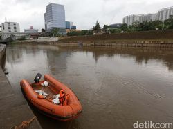 Hampir Rampung, Begini Penampakan Normalisasi Sungai Ciliwung Titik Cikoko