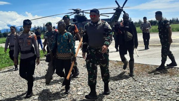 Orang-orang Ini Dievakuasi Imbas Ancaman KBB Papua