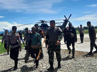 Orang-orang Ini Dievakuasi Imbas Ancaman KBB Papua