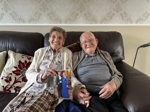 Pasangan Berusia 100 Tahun Ini Ungkap Pola Makan Panjang Umurnya