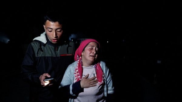 Potret Kepanikan Warga Saat Gempa Kembali Guncang Turki