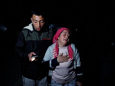 Potret Kepanikan Warga Saat Gempa Kembali Guncang Turki