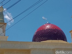 Belum Diresmikan, Puncak Kubah Masjid Grha Bung Karno Klaten Rusak