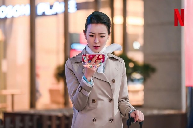 Shin Nae Eun sahabat kaget membaca berita tentang Yeo Mi Ran di drama Love to Hate You/Foto: Instagram.com/theswoonnetflix Shin Nae Eun sahabat kaget membaca berita tentang Yeo Mi Ran di drama Love to Hate You