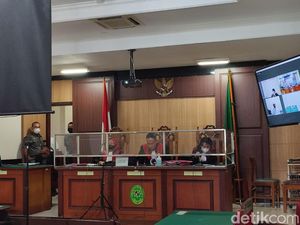 4 Terdakwa Pernikahan Manusia-Kambing di Gresik Divonis di Bawah 1 Tahun Bui 4 Terdakwa Pernikahan Manusia-Kambing di Gresik Divonis di Bawah 1 Tahun Bui