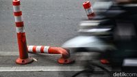 Duh! Stick Cone Pembatas Jalur Sepeda Ini Rusak