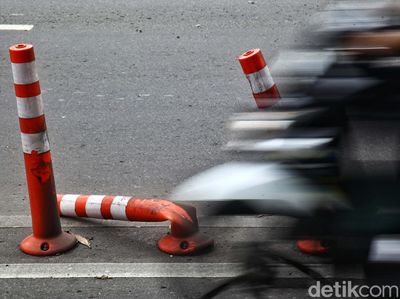 Duh! Stick Cone Pembatas Jalur Sepeda Ini Rusak