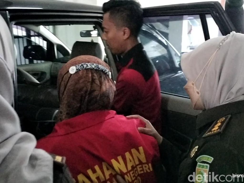 2 Guru di Bojonegoro Jadi Tersangka Korupsi Dana BOS Rp 300 Juta 2 Guru di Bojonegoro Jadi Tersangka Korupsi Dana BOS Rp 300 Juta