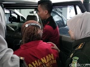 2 Guru di Bojonegoro Jadi Tersangka Korupsi Dana BOS Rp 300 Juta 2 Guru di Bojonegoro Jadi Tersangka Korupsi Dana BOS Rp 300 Juta