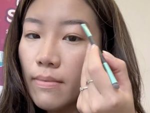 Viral Wanita Dandan Full Makeup di MRT Jadi Atensi, Begini Hasilnya