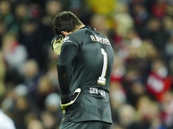 Bukti Alisson Becker Tak Sempurna