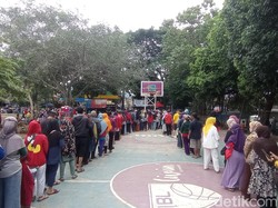 Warga Bandung Antusias Serbu Operasi Pasar Murah