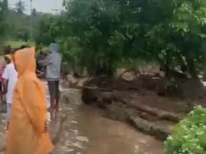 Banjir Bandang di Pasaman, 1 Jembatan Putus-3 Rumah Rusak