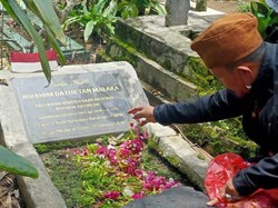 Bendera Merah Putih di Makam Tan Malaka Hilang!