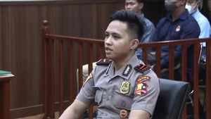 Potret Bharada Eliezer Pakai Seragam Dinas Polri Saat Sidang Etik