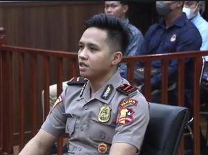 Potret Bharada Eliezer Pakai Seragam Dinas Polri Saat Sidang Etik Potret Bharada Eliezer Pakai Seragam Dinas Polri Saat Sidang Etik