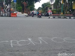 Bikin Jorok! Aspal Jalan Pemuda Alun-alun Klaten Dicorat-coret