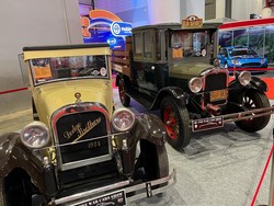 Menolak Punah, Mobil Jadul Langka Unjuk Gigi di IIMS 2023