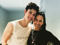 Shawn Mendes Digosipkan Pacari Wanita 27 Tahun Lebih Tua, Ini Sosoknya