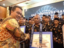 Elnusa Petrofin Beri Hadiah untuk 85 Awak Mobil Tangki-Pekerja
