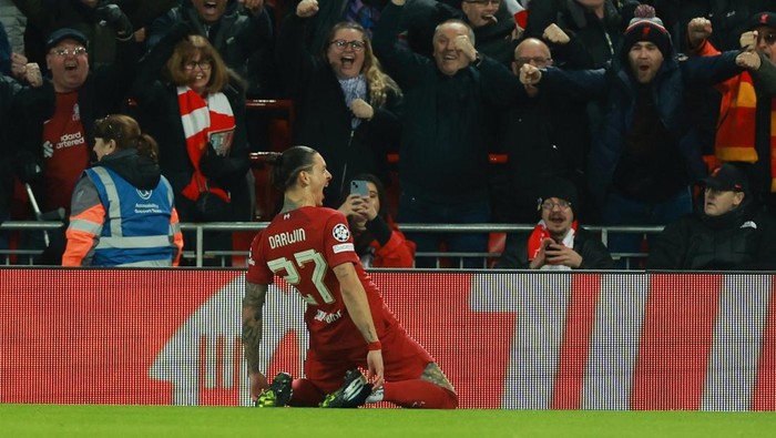 Epic Comeback, Real Madrid Bantai Liverpool di Anfield Real Madrid membuktikan sebagai tim berkelas di Liga Champions. Sudah tertinggal dua gol, Los Blancos akhirnya bisa menang 5-2. Liverpool vs Real Madrid berlangsung di Anfield dalam leg pertama 16 besar Liga Champions, Rabu (22/2/2023) dini hari WIB.
