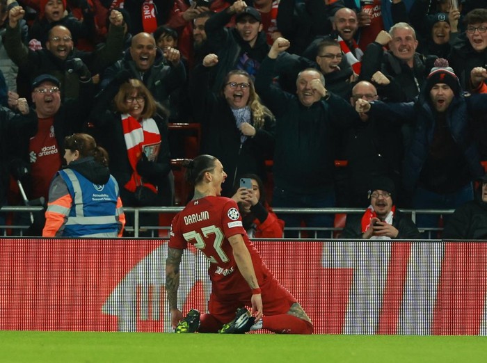 Real Madrid membuktikan sebagai tim berkelas di Liga Champions. Sudah tertinggal dua gol, Los Blancos akhirnya bisa menang 5-2. Liverpool vs Real Madrid berlangsung di Anfield dalam leg pertama 16 besar Liga Champions, Rabu (22/2/2023) dini hari WIB.
