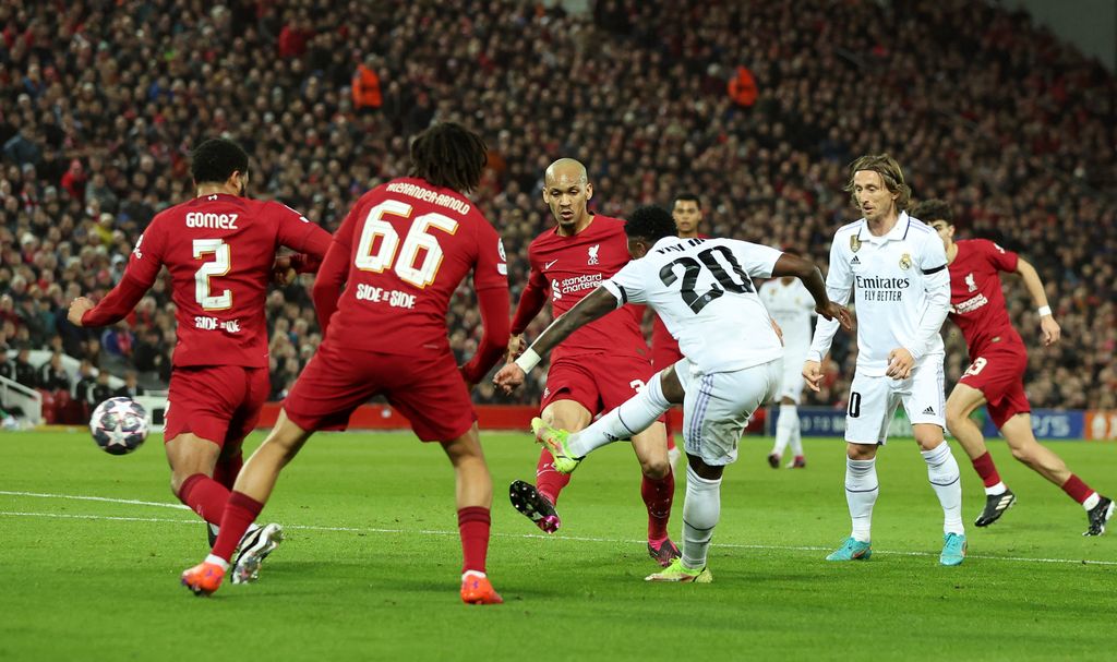 Real Madrid membuktikan sebagai tim berkelas di Liga Champions. Sudah tertinggal dua gol, Los Blancos akhirnya bisa menang 5-2. Liverpool vs Real Madrid berlangsung di Anfield dalam leg pertama 16 besar Liga Champions, Rabu (22/2/2023) dini hari WIB.