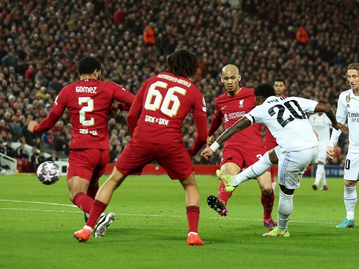 Real Madrid membuktikan sebagai tim berkelas di Liga Champions. Sudah tertinggal dua gol, Los Blancos akhirnya bisa menang 5-2. Liverpool vs Real Madrid berlangsung di Anfield dalam leg pertama 16 besar Liga Champions, Rabu (22/2/2023) dini hari WIB.