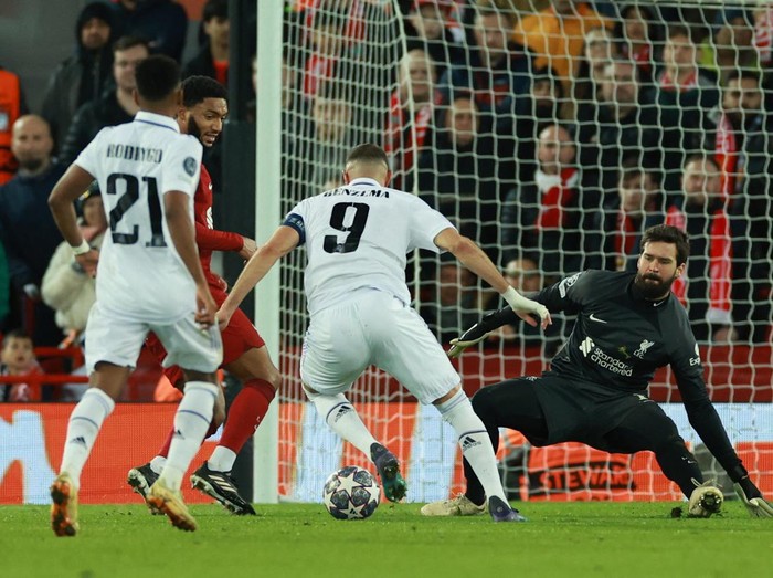 Real Madrid membuktikan sebagai tim berkelas di Liga Champions. Sudah tertinggal dua gol, Los Blancos akhirnya bisa menang 5-2. Liverpool vs Real Madrid berlangsung di Anfield dalam leg pertama 16 besar Liga Champions, Rabu (22/2/2023) dini hari WIB.