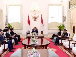 Bertemu Menlu China, Jokowi Dorong Studi Kelayakan Kereta Cepat ke Surabaya