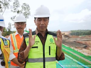 Jokowi Tinjau Proyek Jalan Tol IKN, Targetkan Selesai Akhir 2024