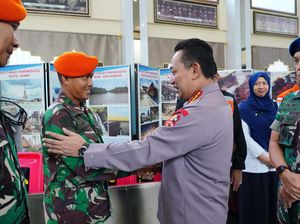 Kapolri Temui Prajurit TNI yang Viral Evakuasi Kapolda Jambi, Beri Apresiasi Kapolri Temui Prajurit TNI yang Viral Evakuasi Kapolda Jambi, Beri Apresiasi