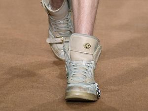 Sneakers Daur Ulang dari Tas Jadi Primadona Koleksi Coach Fall 2023