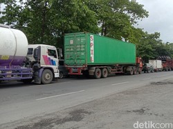 Jalur Pantura Juwana Pati-Rembang Macet Parah Sore Ini