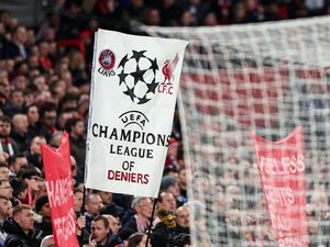 Liverpool Dibantai, Suporternya Serang Bus Real Madrid Liverpool Dibantai, Suporternya Serang Bus Real Madrid