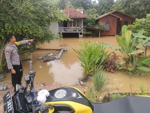 Bayi 9 Bulan di Berau Tewas Tenggelam saat Banjir Semeter Menerjang Bayi 9 Bulan di Berau Tewas Tenggelam saat Banjir Semeter Menerjang
