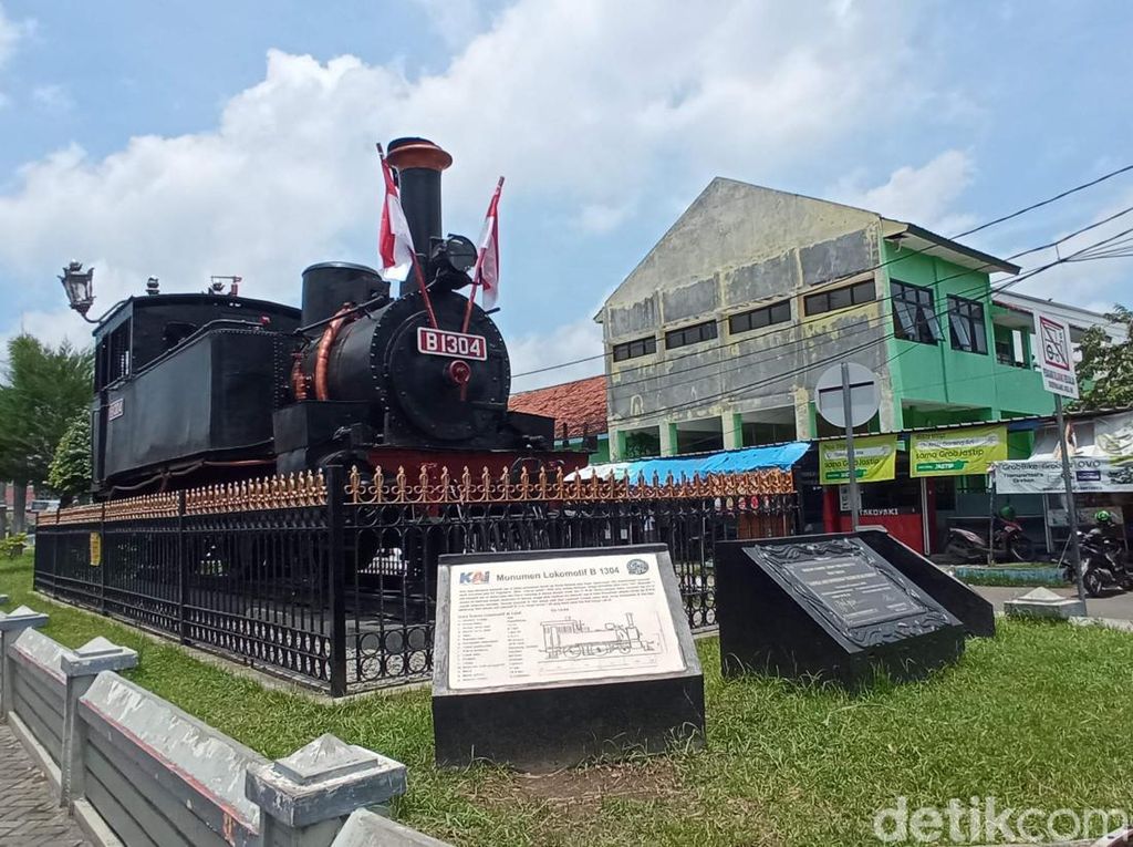 Si Lokomotif Legendaris di Stasiun Cirebon Si Lokomotif Legendaris di Stasiun Cirebon