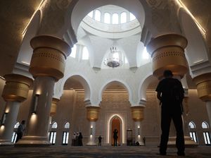 Catat Lur! Ini Aturan yang Harus Ditaati saat Masuk Masjid Sheikh Zayed Solo