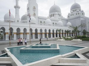 8 Masjid Terbesar di Indonesia, Mampu Tampung Puluhan Ribu Jemaah