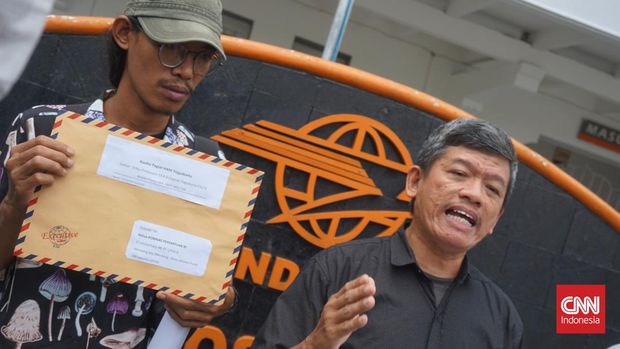Koalisi Pegiat HAM Yogyakarta melaporkan Megawati Sukarnoputri ke Komnas Perempuan RI, Rabu (22/2).
