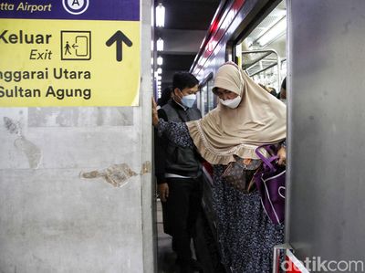 Melihat Pilar Besar Stasiun Manggarai yang Dikeluhkan Anker
