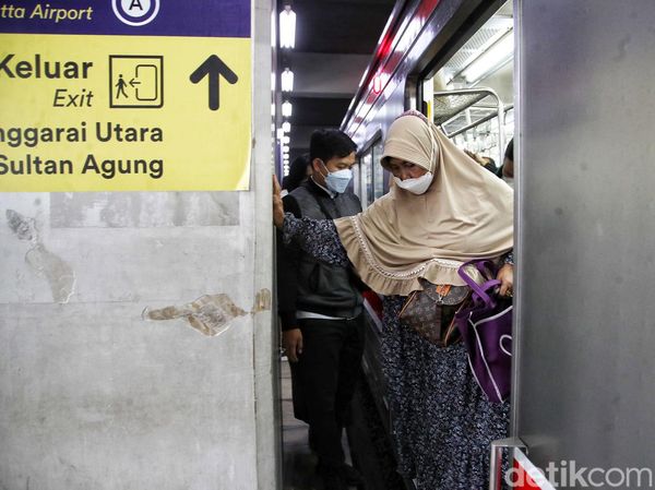 Melihat Pilar Besar Stasiun Manggarai yang Dikeluhkan Anker